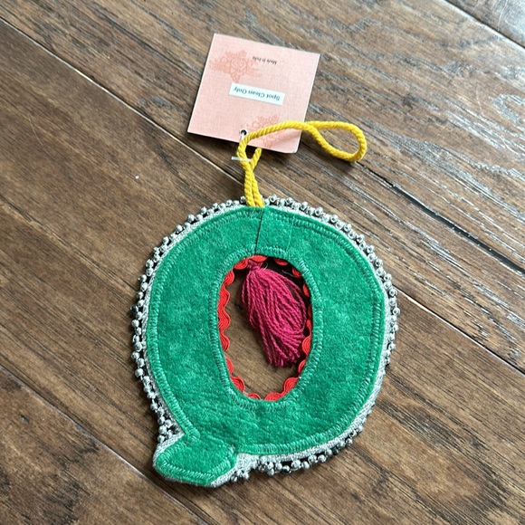 ⛄️ 50% off⛄️ Felt Letter Q Ornament /Present Topper - Picture 2 of 4